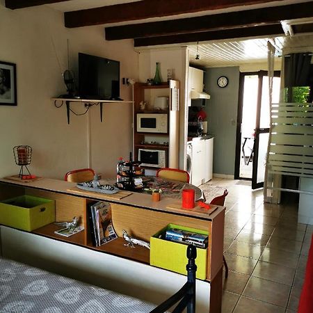 Studio Tres Agreable Totalement Independant Dans Maison Avec Cour Sans Vis A Vis Villa Vittel Exterior photo