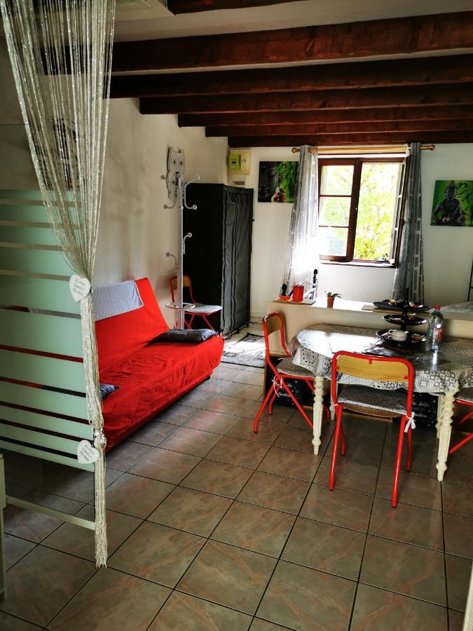 Studio Tres Agreable Totalement Independant Dans Maison Avec Cour Sans Vis A Vis Villa Vittel Exterior photo