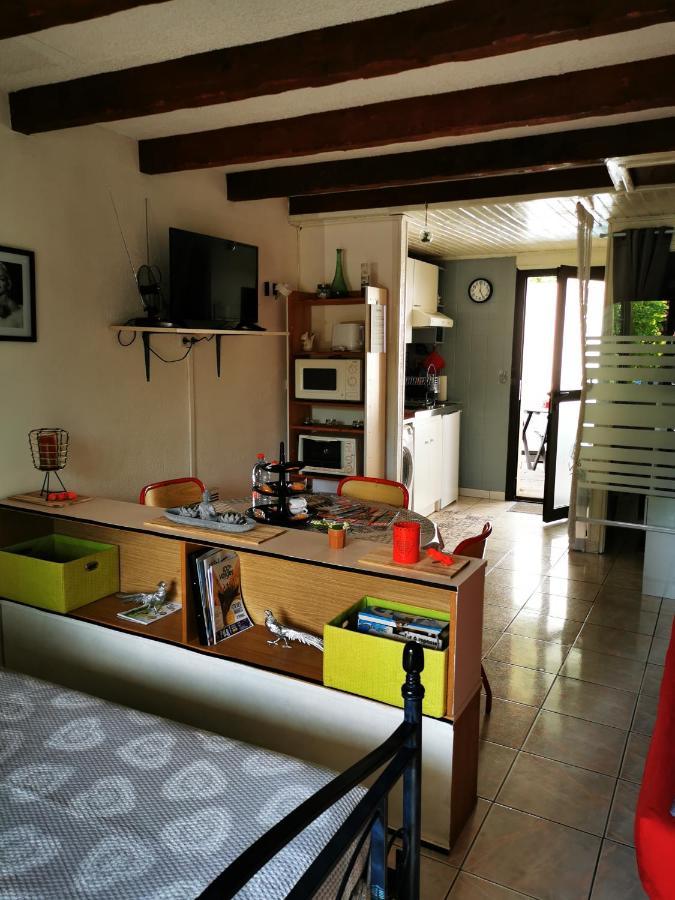 Studio Tres Agreable Totalement Independant Dans Maison Avec Cour Sans Vis A Vis Villa Vittel Exterior photo